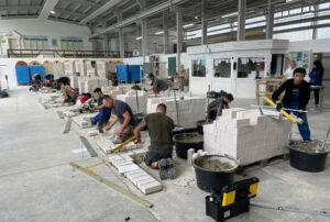 Học viên nhiều nước, trong đó có Việt Nam đang học nghề xây dựng tại Trường Đào tạo xây dựng BIW - Đức