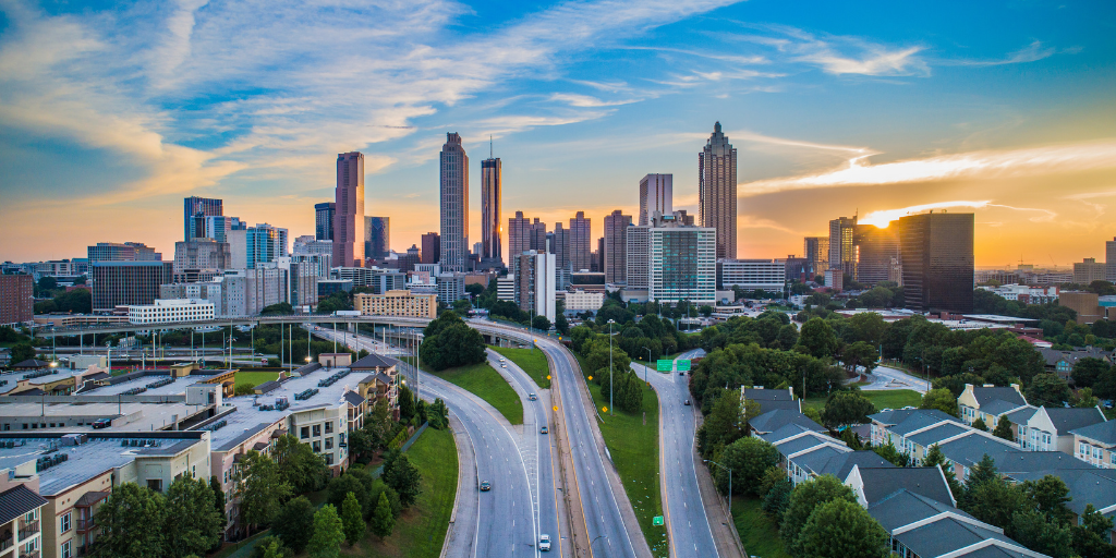 Toàn-cảnh-trên-không-của-Downtown-Skyline-Atlanta-Georgia